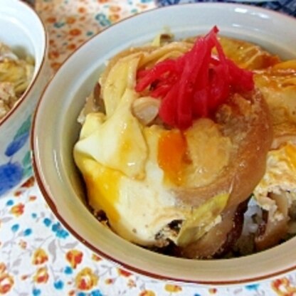 お麩とひき肉の卵とじ丼